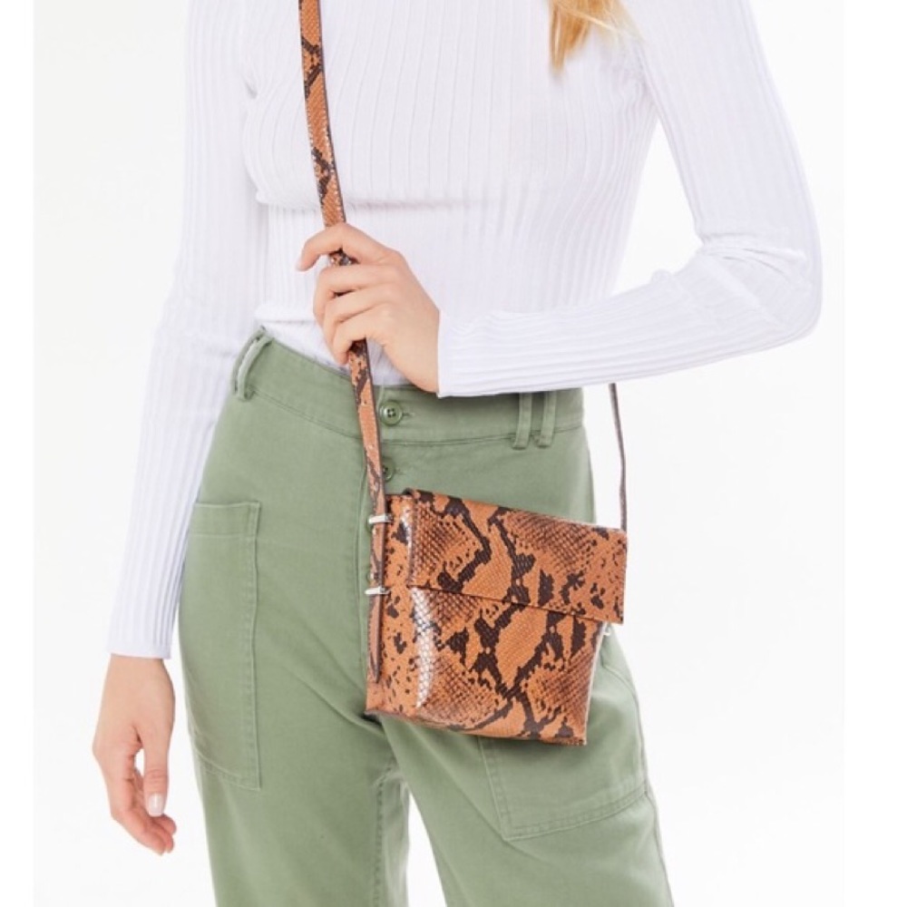 🇺🇸4 For $20 UO Faux Snake Print Crossbody Bag Brown - Picture 2 of 7
